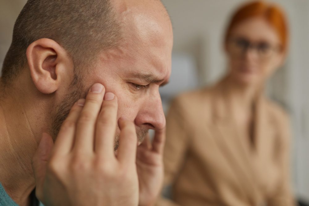 Patient experiencing tooth and sinus pain in Leawood, KS